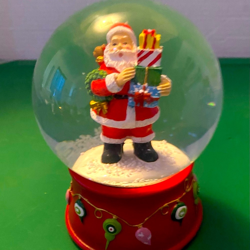 Perfect Santa Snow globe with music and lights